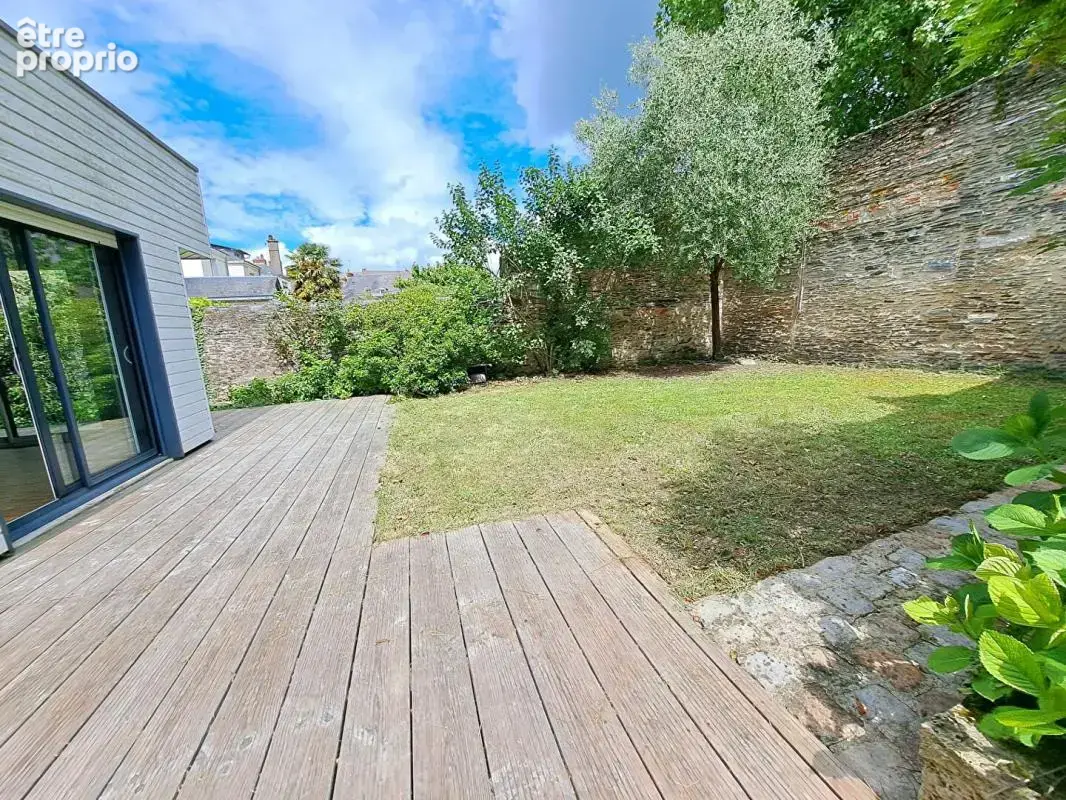 Belle maison angevine avec porche, à proximité immédiate de la Place du Lycée - photo 10