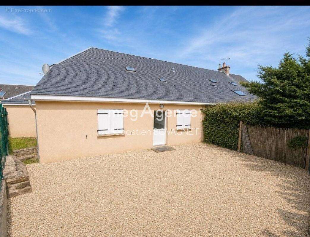 Maison avec une chambre de plein pied, garage et jardinet - photo 2
