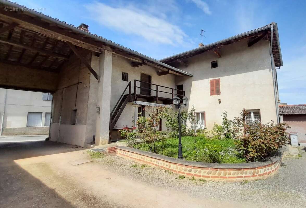 Maison à MOGNENEINS