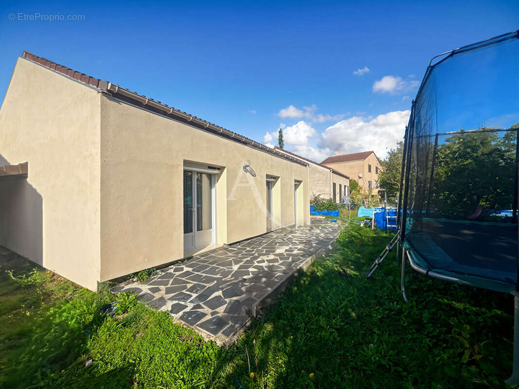 Maison à LES MUREAUX