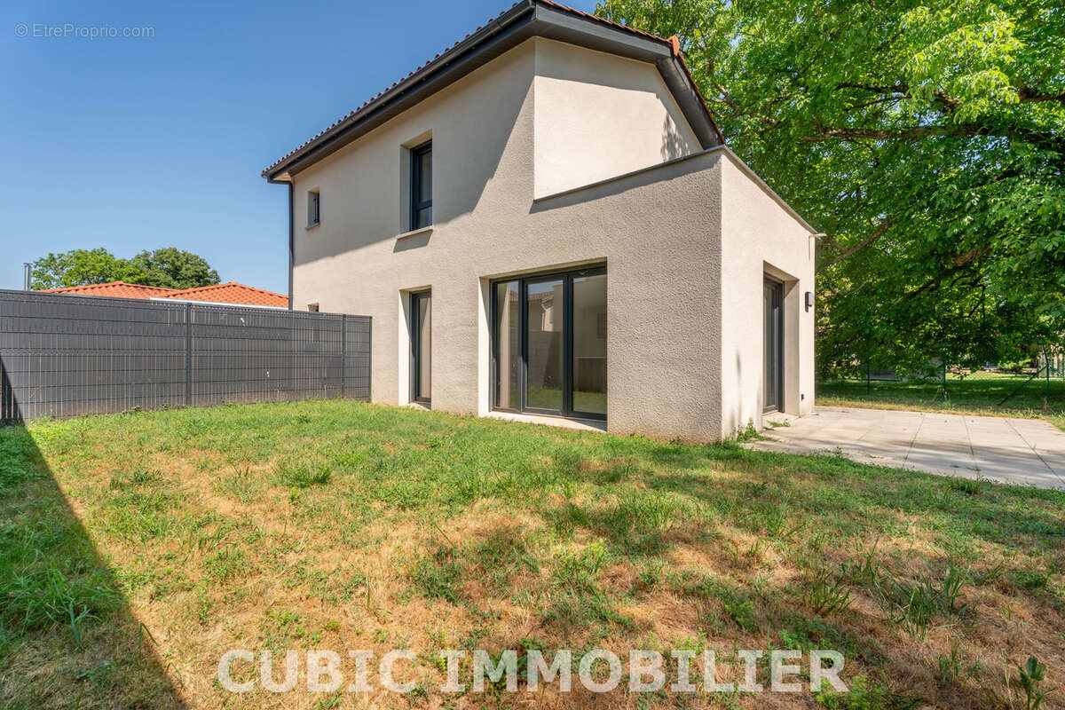 Maison à AMBERIEUX