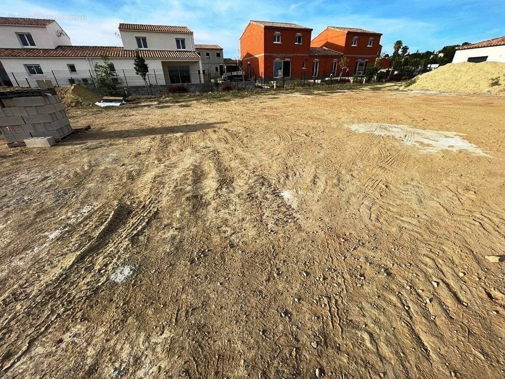 Terrain à SAINT-GENIES-DE-FONTEDIT