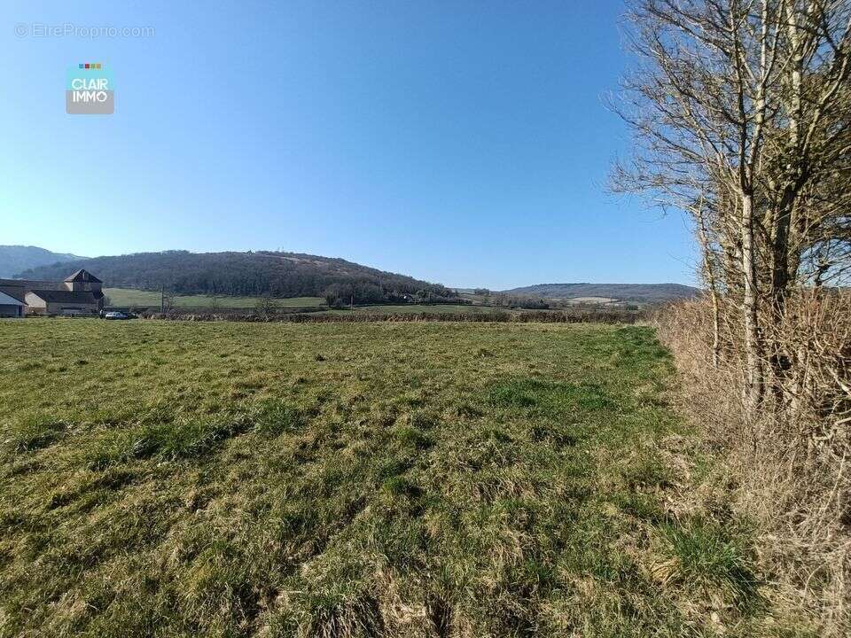 Terrain à SAINT-GENGOUX-LE-NATIONAL