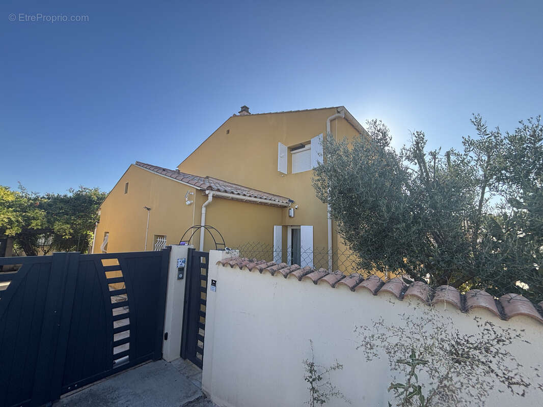 Maison à GALLARGUES-LE-MONTUEUX