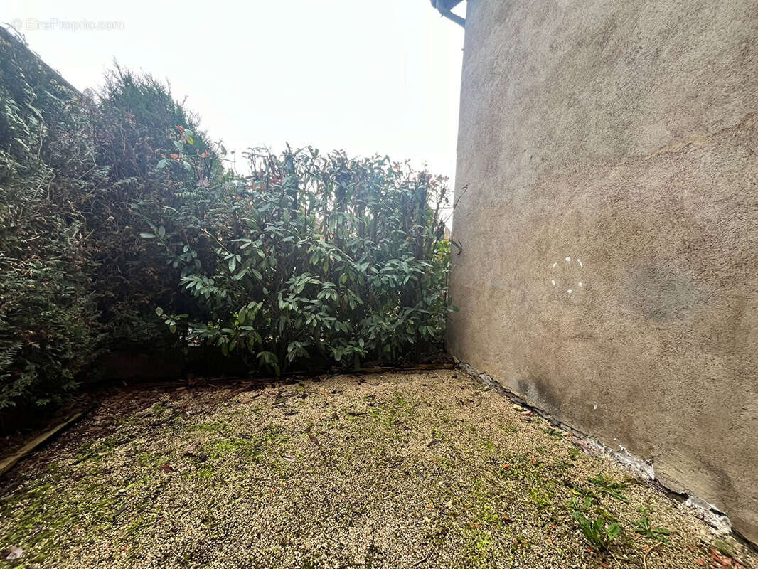 Maison à POUILLEY-LES-VIGNES