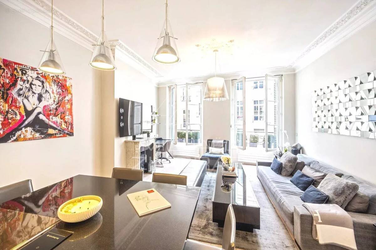 Appartement à PARIS-1E