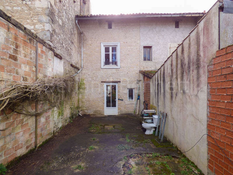 Maison à SAUZE-VAUSSAIS