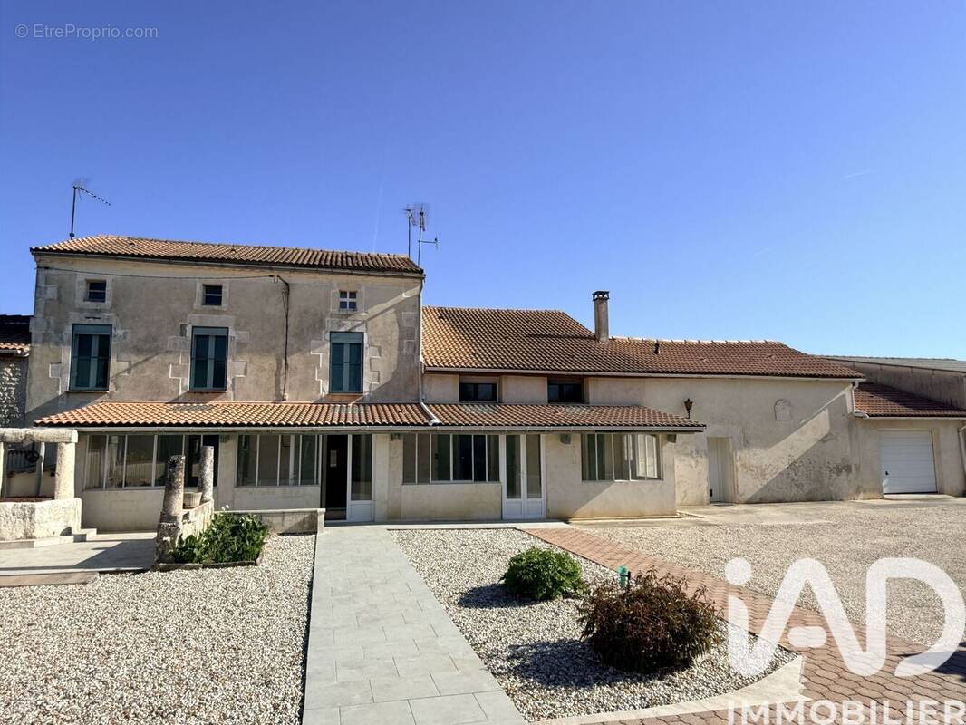 Photo 1 - Maison à SAINT-GENIS-DE-SAINTONGE