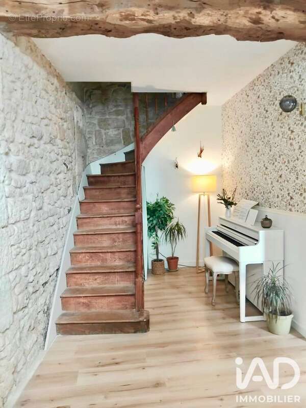 Maison 100 m² à Saintes  - photo 6