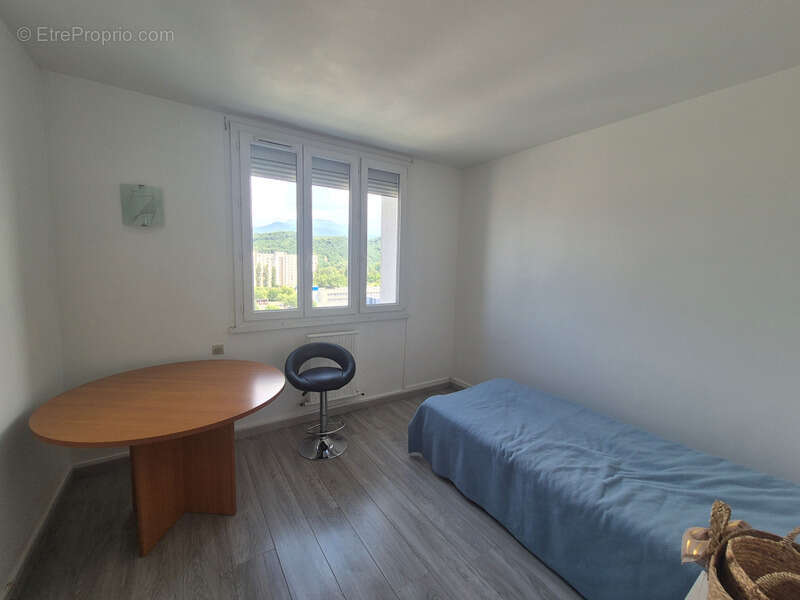 Appartement à LE PONT-DE-CLAIX
