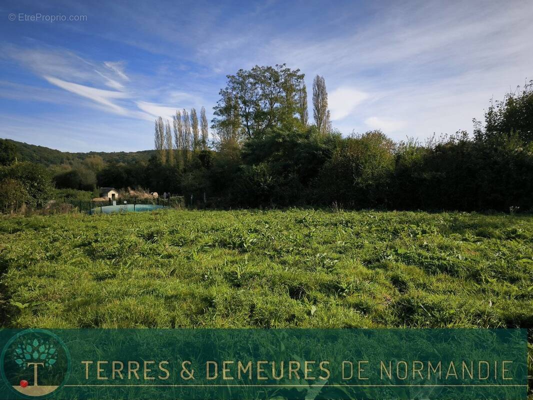 Terrain à CORMEILLES
