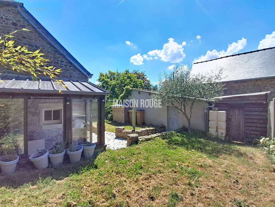 Maison en pierre rénovée - Bourg accessible à pied - Garage et  jardin - Quessoy - photo 15