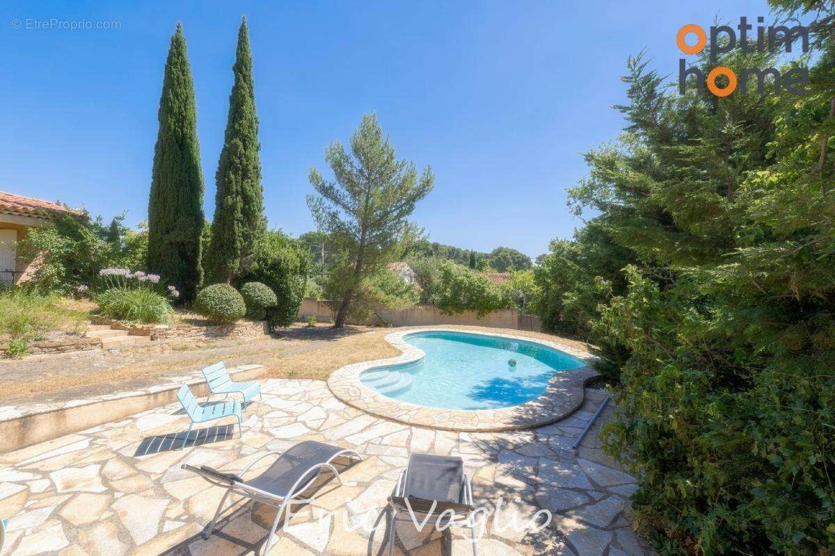 Bouc Bel Air (Aix à 10 mn) - Vente Belle Villa T5 de 269 M2, sur un terrain clos et arboré de 1257 M2 avec piscine, proche IBS,  - photo 4