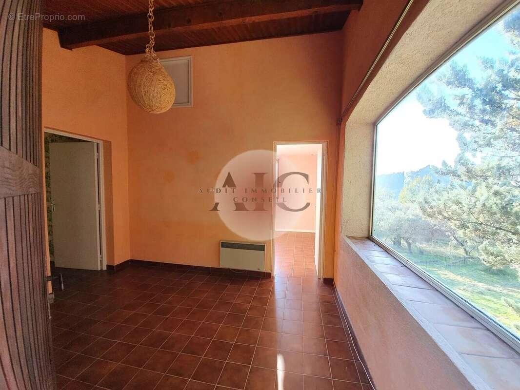 Maison à TOURRETTES