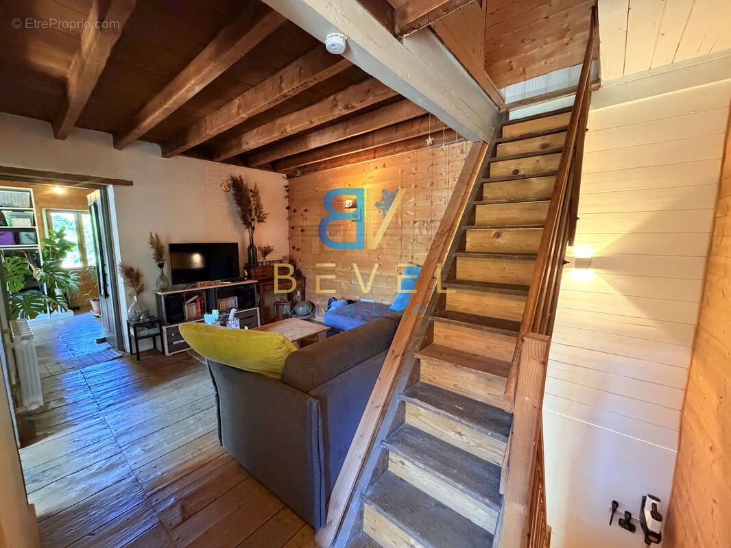 À vendre   exclusivité saint-françois-longchamp   (montaimont)  ancien corps de ferme rénové   110 m2 habitabl - photo 10