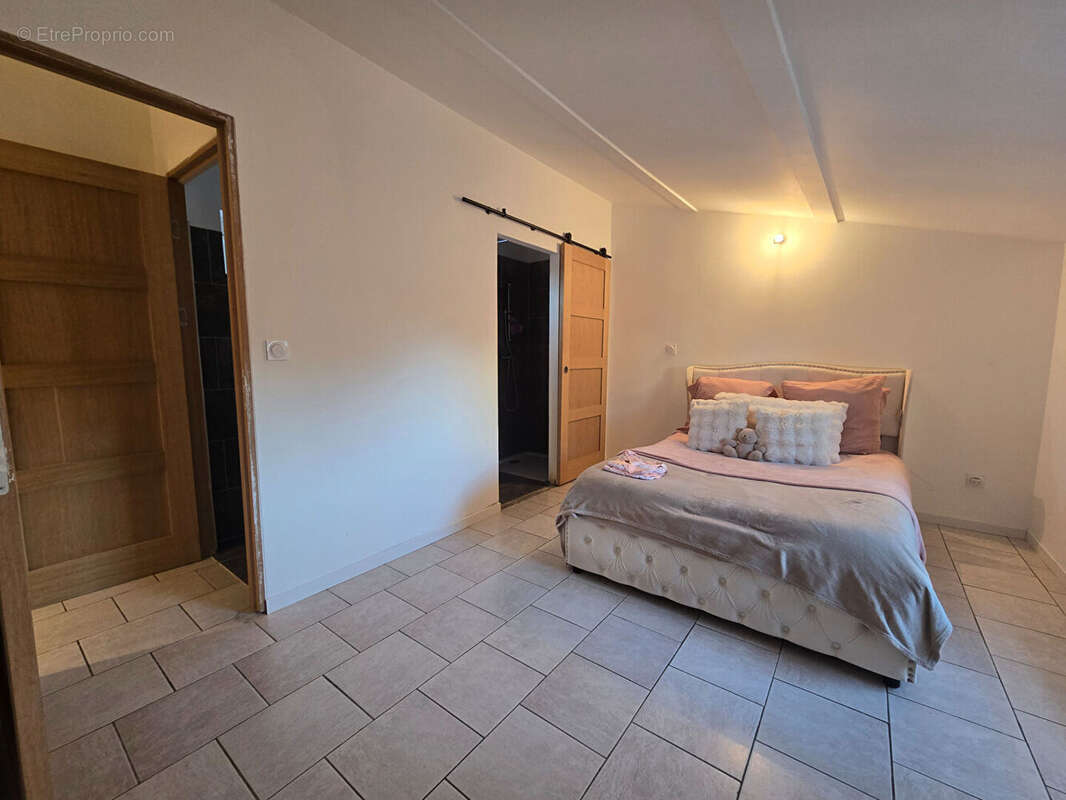 Maison à JONQUIERES-SAINT-VINCENT