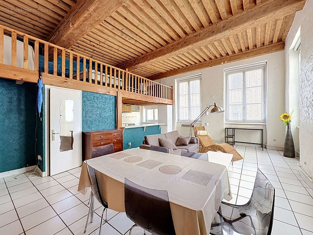 A VENDRE Appartement d'angle de 49 m² (66 m² utiles) Pentes de la Croix Rousse - photo 3
