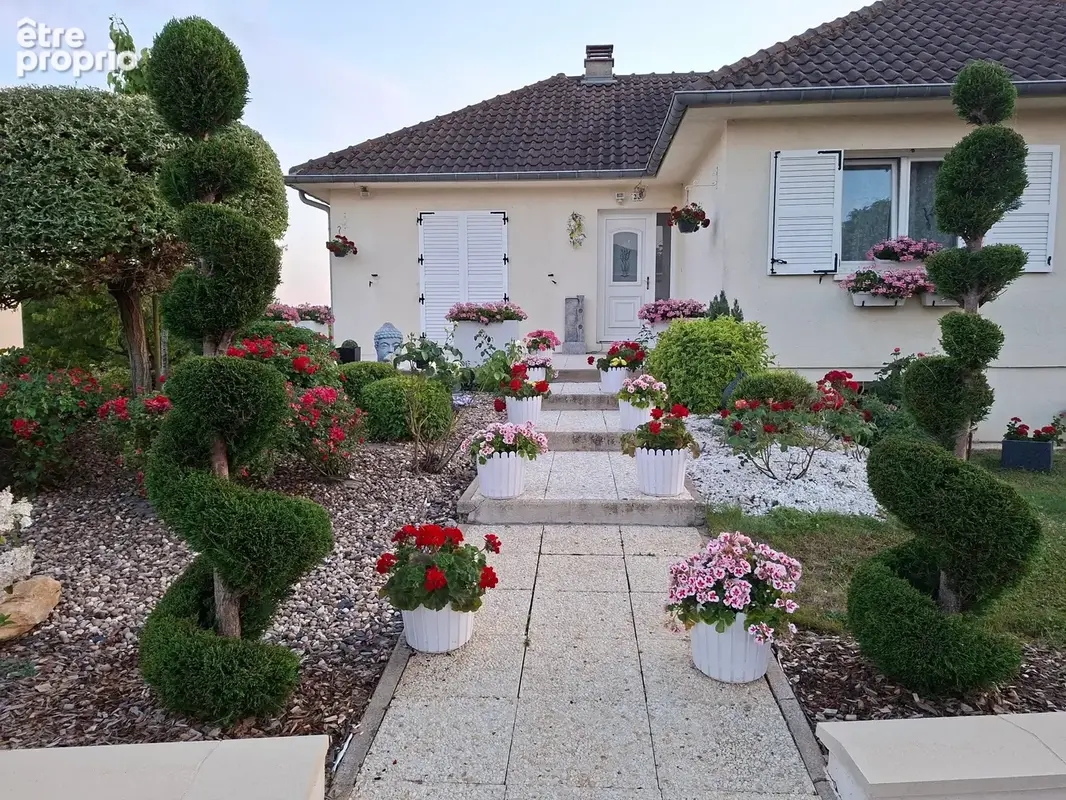 Maison à SERVIGNY-LES-SAINTE-BARBE