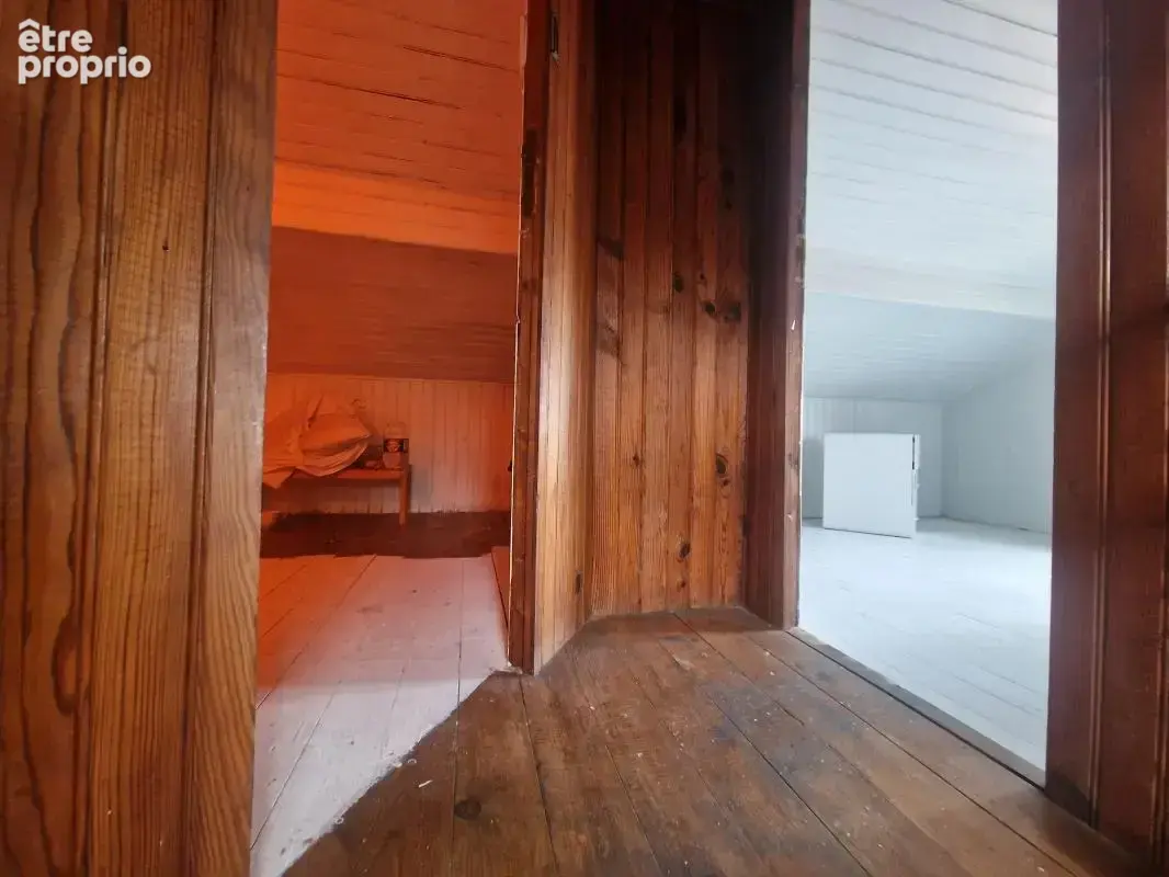 Maison à rénover en fond de parcelle de 240m² de terrain. Idéalement située à moins de 10 minutes à pied de la gare, cette maiso - photo 11