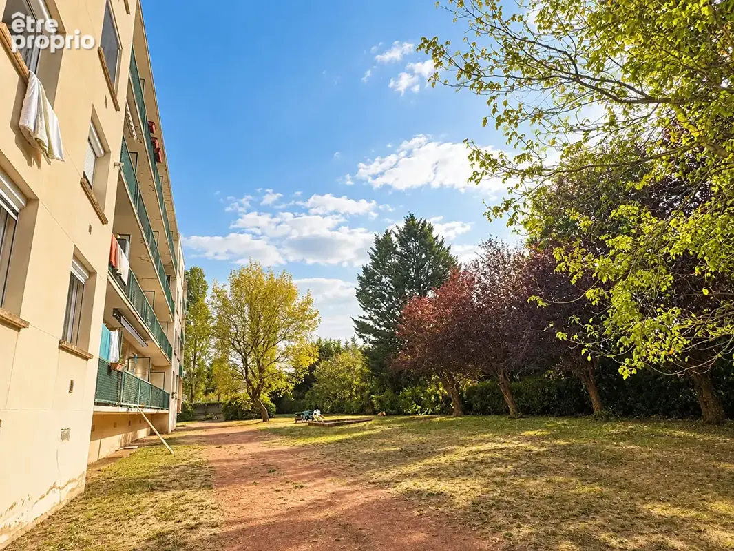 Au Coteau, appartement T3 rénové de 65 m² avec balcon et 2 caves. Petite copropriété verdoyante, stationnement facile et garage  - photo 9