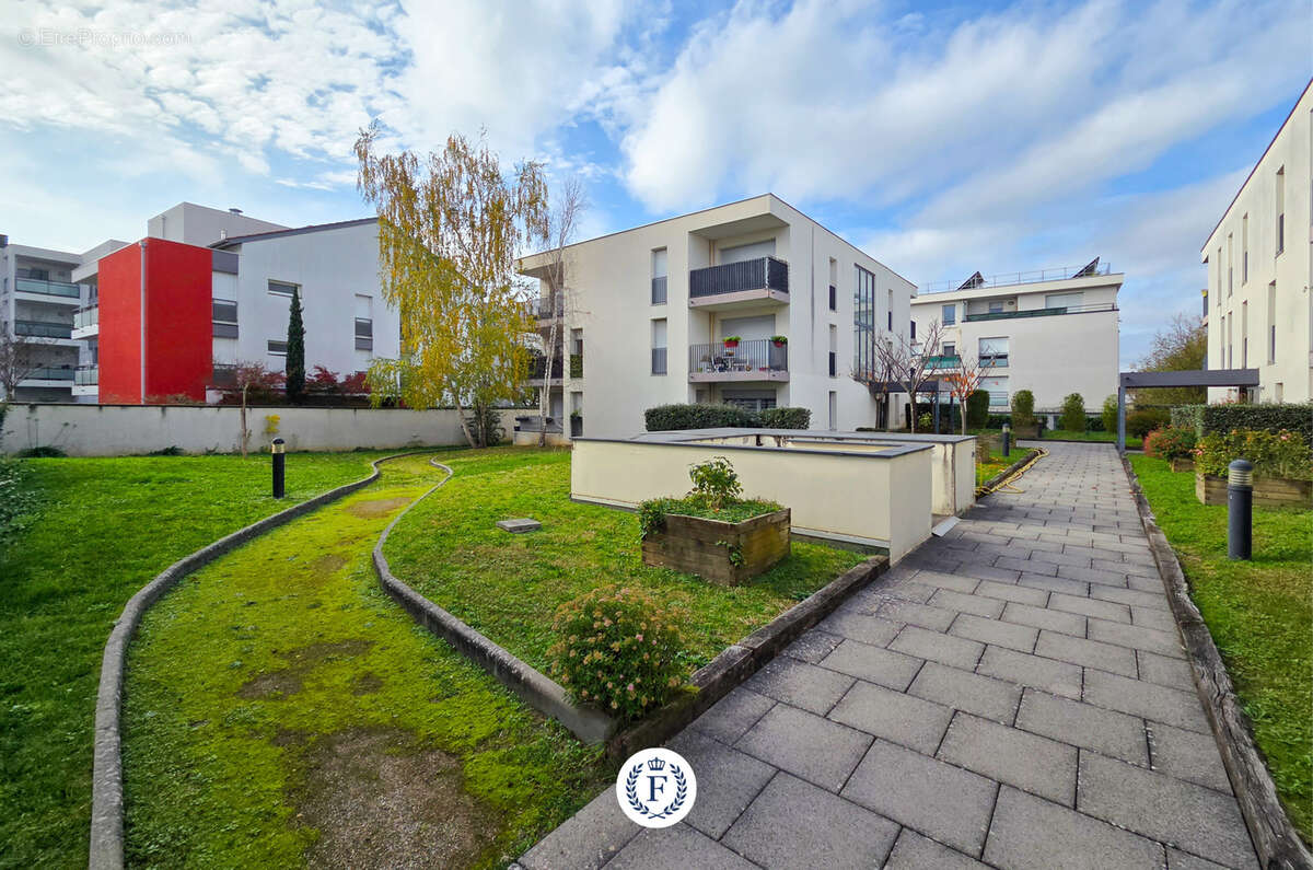 Appartement à MEYZIEU