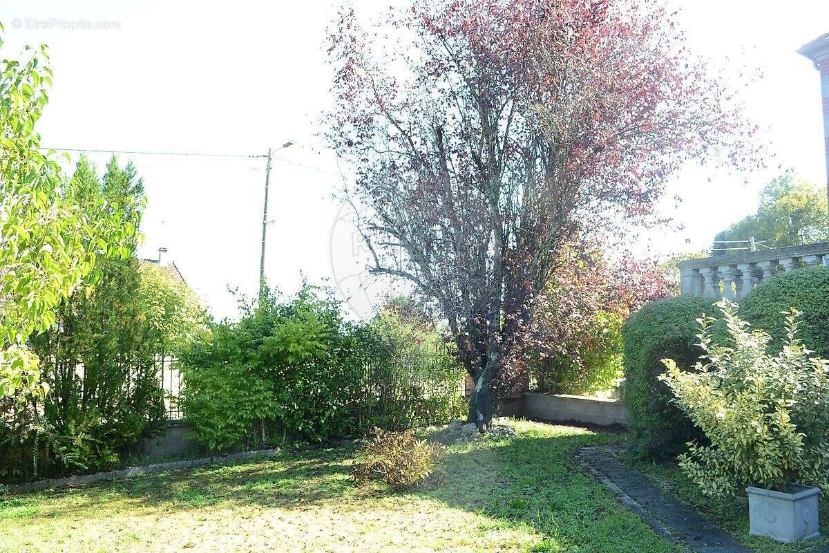 Maison à CERCY-LA-TOUR