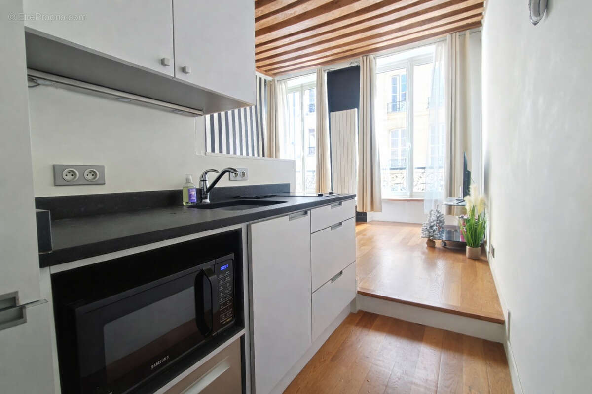 Appartement à PARIS-1E