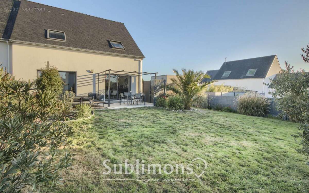 Maison à LA TRINITE-SURZUR