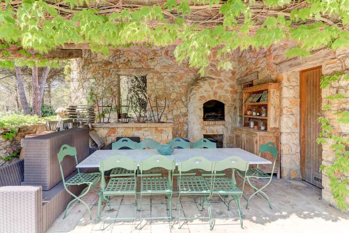 Maison à BAGNOLS-EN-FORET