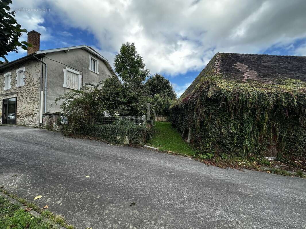 Maison à SAINT-GERMAIN-LES-BELLES