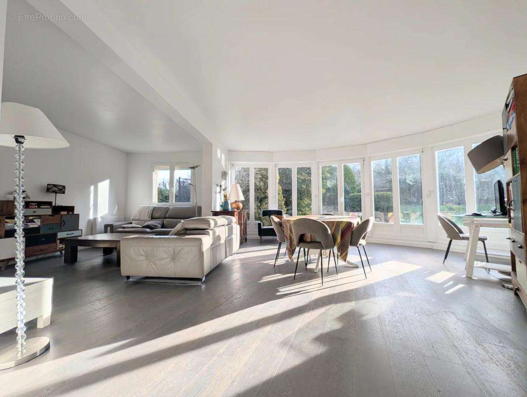 Maison à LES CLAYES-SOUS-BOIS