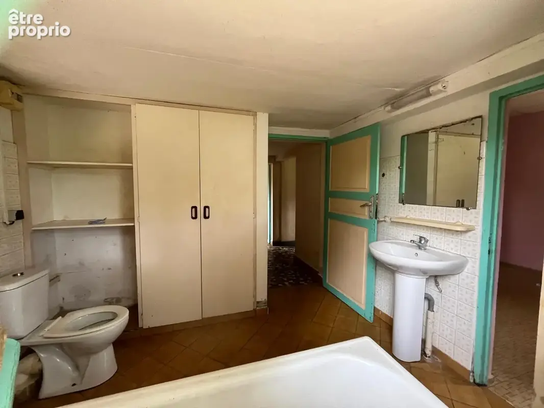 Prix en baisse !!! Maison F6 de 101m2 à rénover - photo 9
