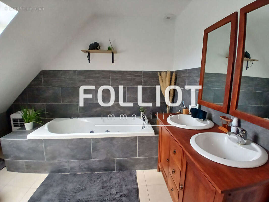 À vendre - Maison familiale 113 m² - Vie de plain-pied - Aucun travaux-  Montsenelle - photo 13