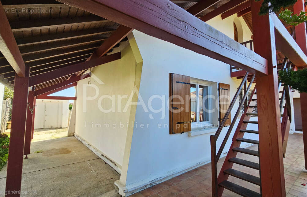 Maison à VAUX-SUR-MER