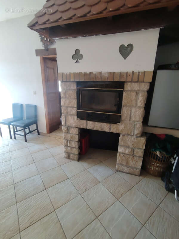 Maison à DAMPVITOUX