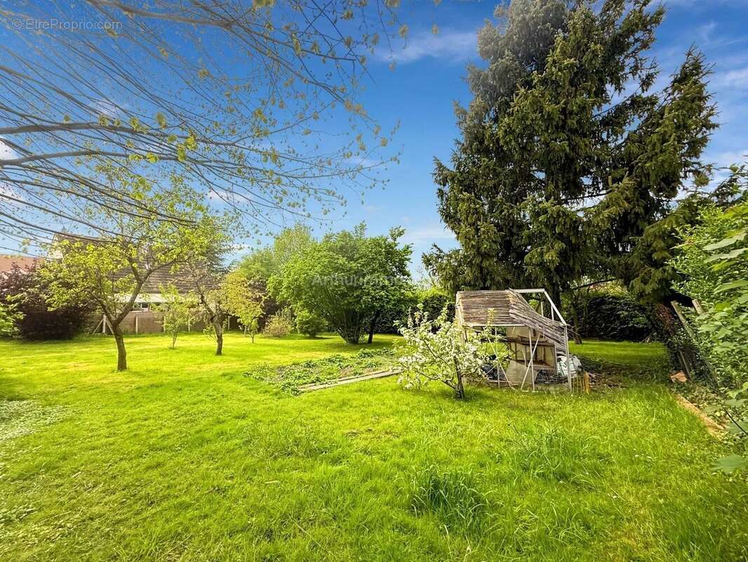 Terrain à MONTEVRAIN