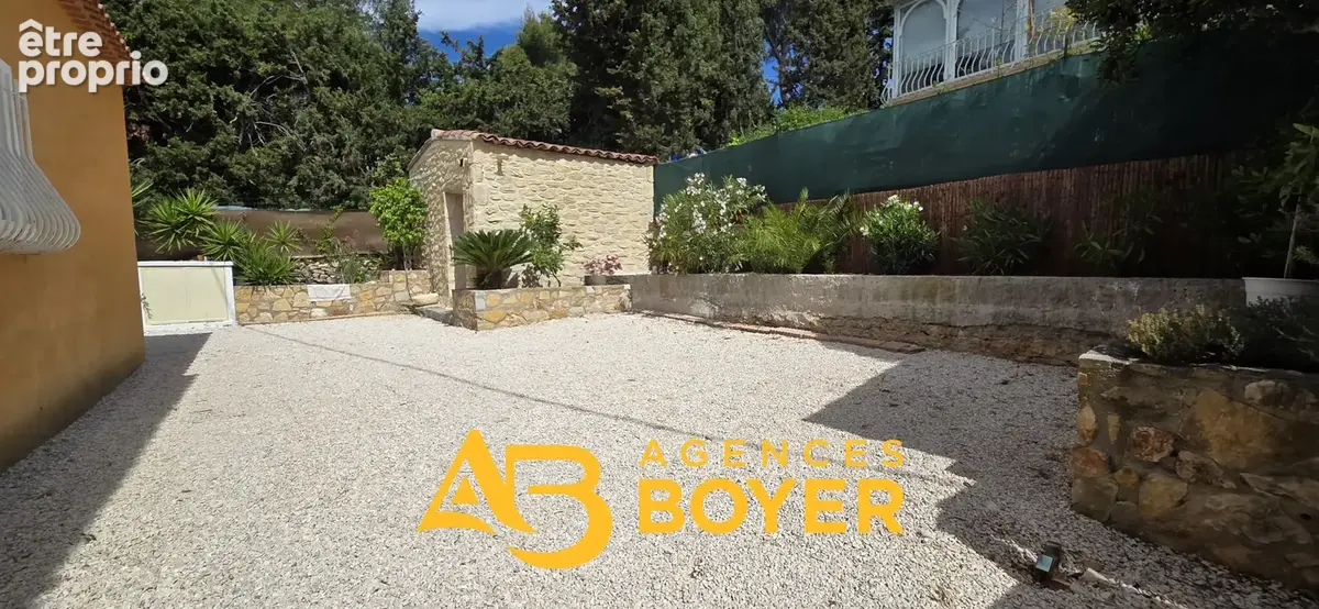 Bandol - appartement 4 pièces en rez-de-jardin avec vue mer,jardin,parking et plages à pied - photo 9