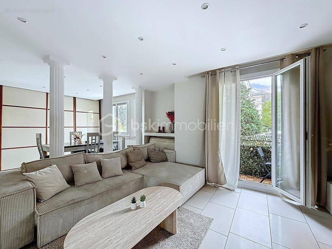 Appartement à LE PONT-DE-CLAIX