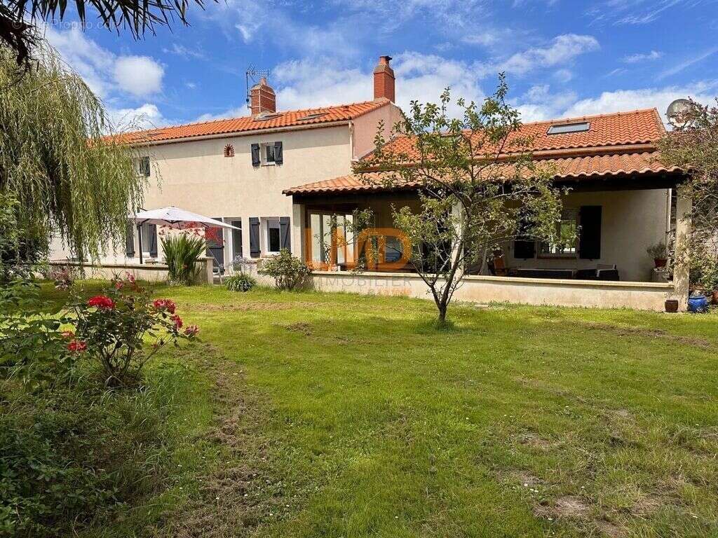 Ancienne Longère rénovée 220m² à Frossay - photo 4