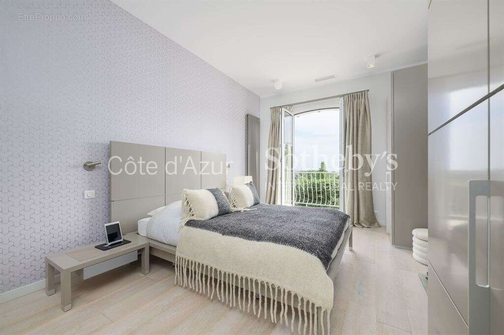 Villa d’exception avec vue mer, entièrement rénovée à La Roquette-sur-Siagne - photo 20