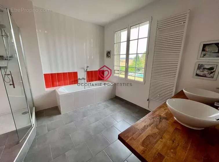 Corps de Ferme avec piscine, dépendances et vue - photo 13