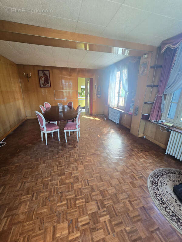 Maison à OZOIR-LA-FERRIERE