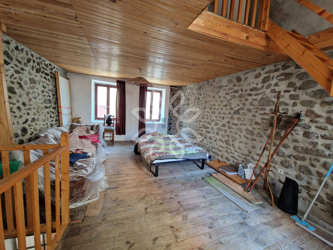 Maison à SAINT-GEORGES-D'AURAC