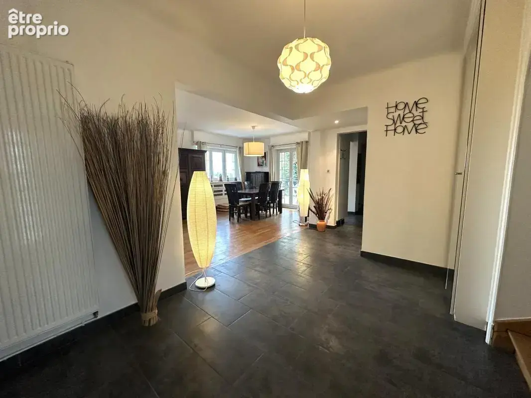 PFASTATT – grande villa avec piscine extérieure et appartement en rez-de-jardin - photo 7