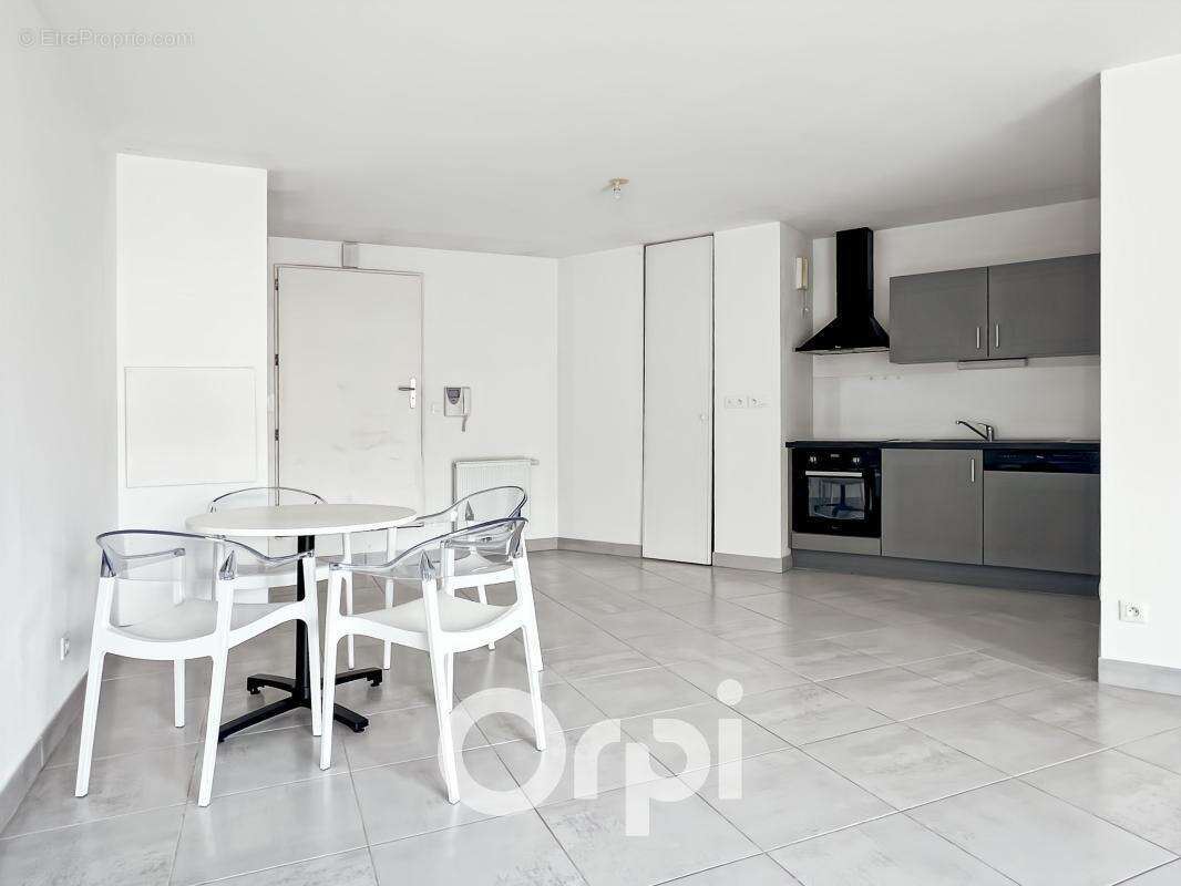 Appartement À Vendre - photo 2