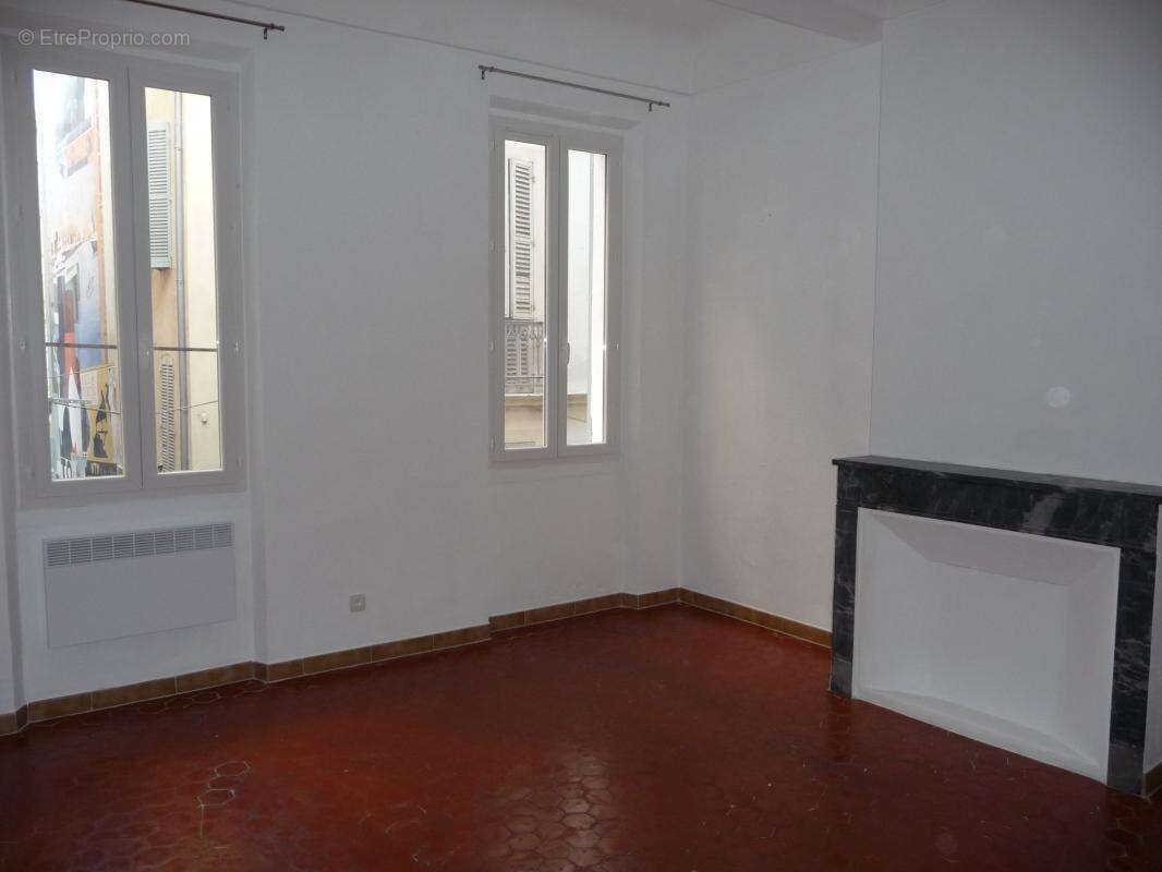 Immeuble de rapport à vendre, RDC+5 comprenant 5 appartement et un local commercial, TOULON centre historique (83000), proche du - photo 5