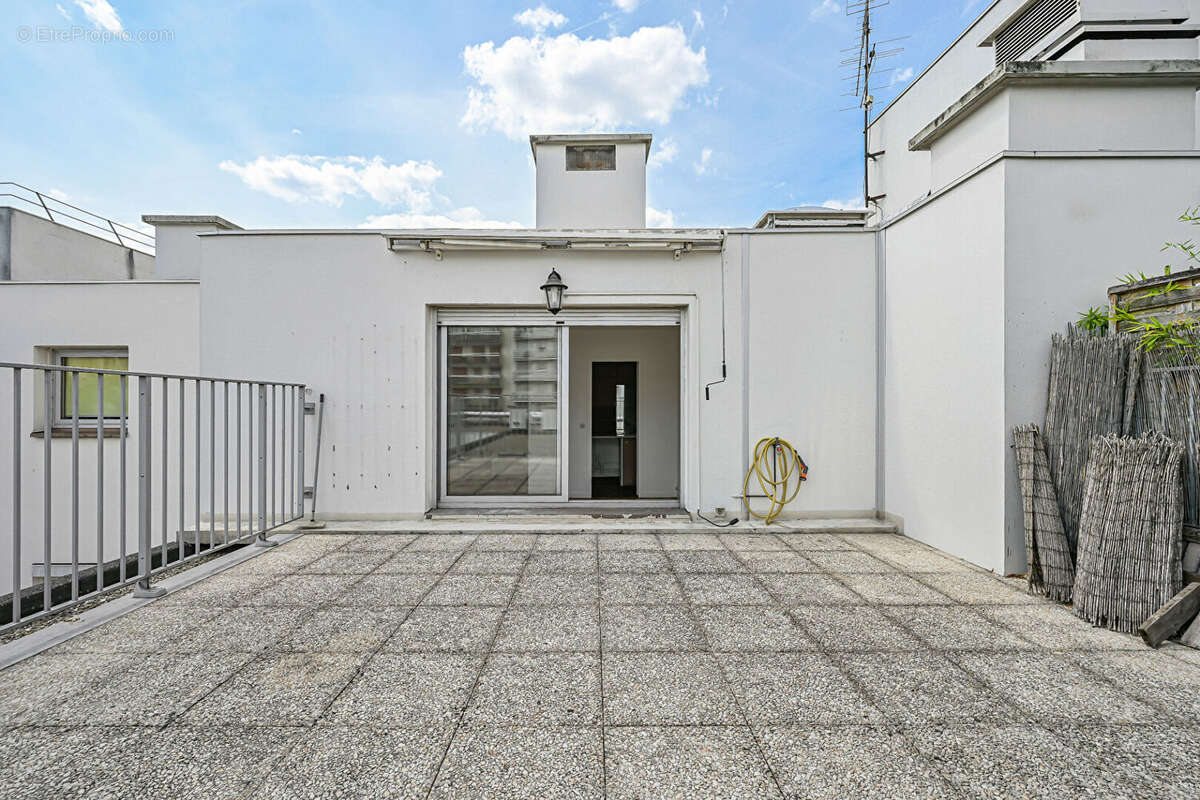 Appartement à PARIS-14E