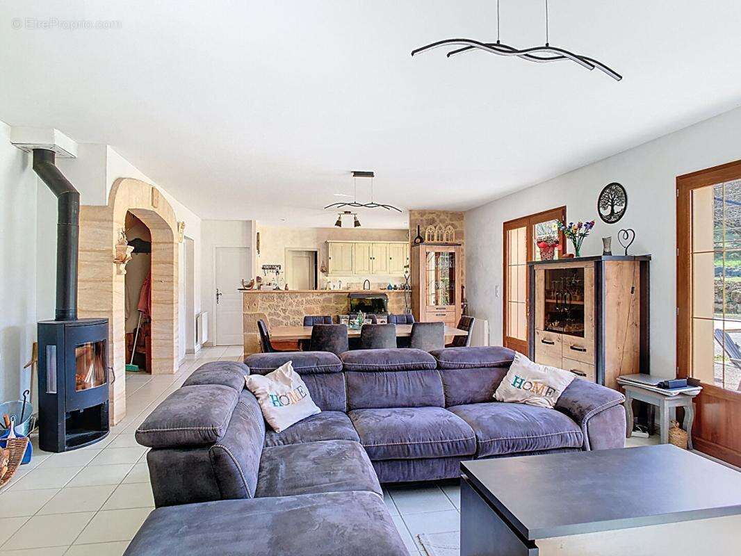 Ensemble contemporain avec maison principale, gîte indépendant, piscine chauffée et vaste terrain - photo 6