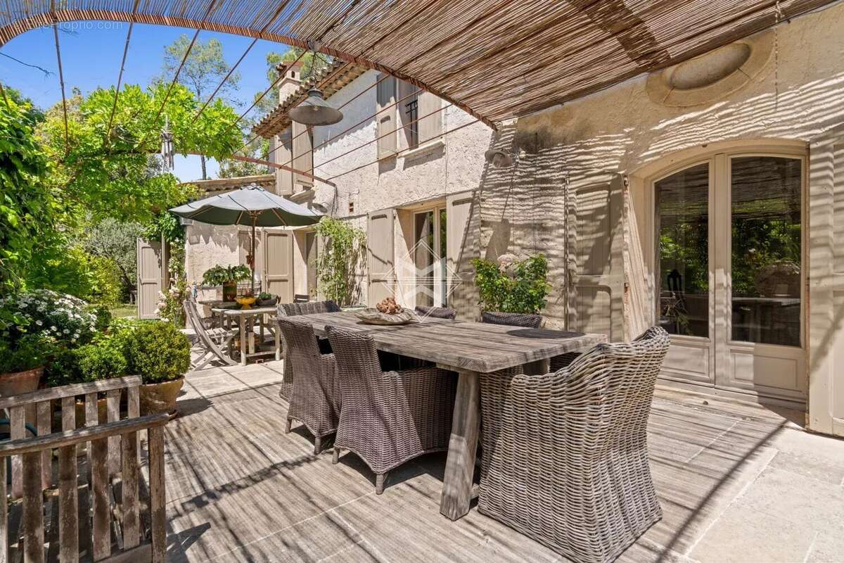 Maison à VALBONNE