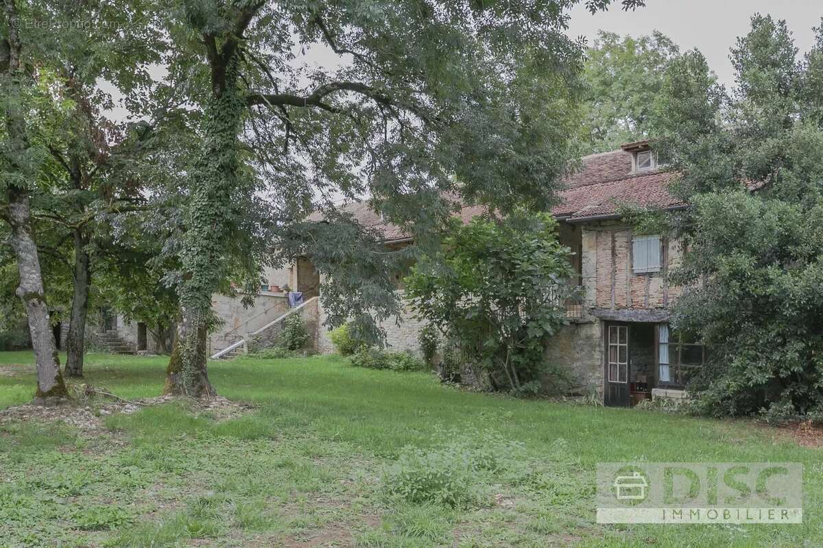 Charmant Corps de ferme avec spacieuse grange, appartement indépendant et un hectare de terrain - photo 20
